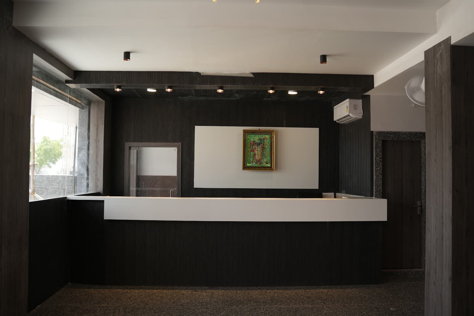 Elara Dining